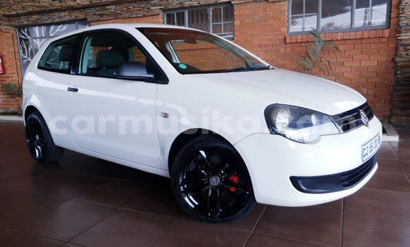 Acheter Occasion Voiture Volkswagen Polo Blanc à Beitbridge, Matabeleland South Acheter Occasion Voiture Volkswagen Polo Blanc à Beitbridge, Matabeleland South