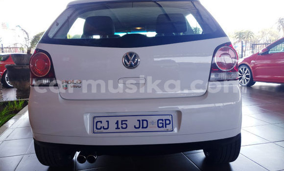 Acheter Occasion Voiture Volkswagen Polo Blanc à Beitbridge, Matabeleland South Acheter Occasion Voiture Volkswagen Polo Blanc à Beitbridge, Matabeleland South