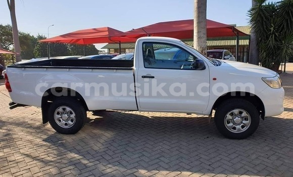 Tenga Tsaru Toyota Hilux Chena Mota in Harare in Harare Tenga Tsaru Toyota Hilux Chena Mota in Harare in Harare