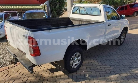 Tenga Tsaru Toyota Hilux Chena Mota in Harare in Harare Tenga Tsaru Toyota Hilux Chena Mota in Harare in Harare