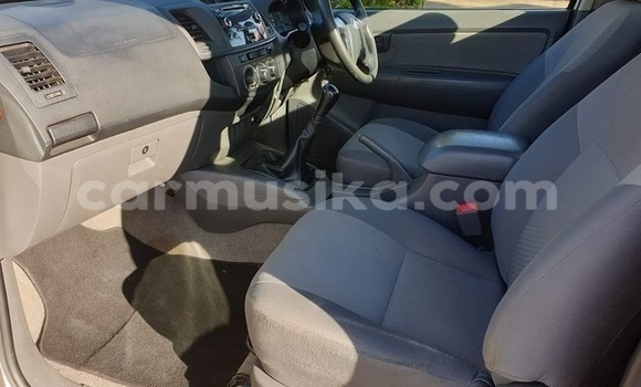 Tenga Tsaru Toyota Hilux Chena Mota in Harare in Harare Tenga Tsaru Toyota Hilux Chena Mota in Harare in Harare