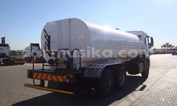 Acheter Occasion Utilitaire Man Silent Blanc à Beitbridge, Matabeleland South Acheter Occasion Utilitaire Man Silent Blanc à Beitbridge, Matabeleland South