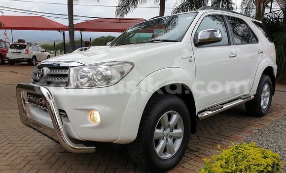 Tenga Tsaru Toyota Fortuner Chena Mota in Beitbridge in Matabeleland South Tenga Tsaru Toyota Fortuner Chena Mota in Beitbridge in Matabeleland South