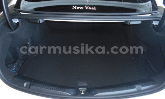 Acheter Occasion Voiture Mercedes‒Benz E–Class Blanc à Beitbridge, Matabeleland South Acheter Occasion Voiture Mercedes‒Benz E–Class Blanc à Beitbridge, Matabeleland South