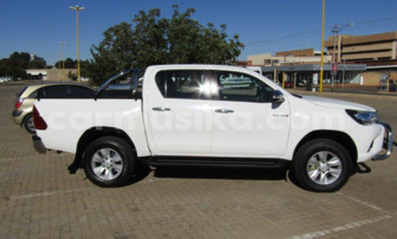 Acheter Occasion Voiture Toyota Hilux Blanc à Beitbridge, Matabeleland South Acheter Occasion Voiture Toyota Hilux Blanc à Beitbridge, Matabeleland South