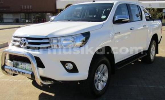 Acheter Occasion Voiture Toyota Hilux Blanc à Beitbridge, Matabeleland South Acheter Occasion Voiture Toyota Hilux Blanc à Beitbridge, Matabeleland South