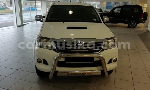 Nunua Ilio tumika Toyota Hilux Nyeupe Gari ndani ya Beitbridge nchini Matabeleland Kusini Nunua Ilio tumika Toyota Hilux Nyeupe Gari ndani ya Beitbridge nchini Matabeleland Kusini