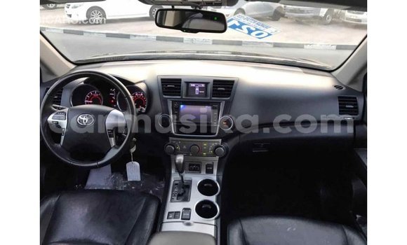 Tenga Imported Toyota Highlander Nhema Mota in Import - Dubai in Harare Tenga Imported Toyota Highlander Nhema Mota in Import - Dubai in Harare
