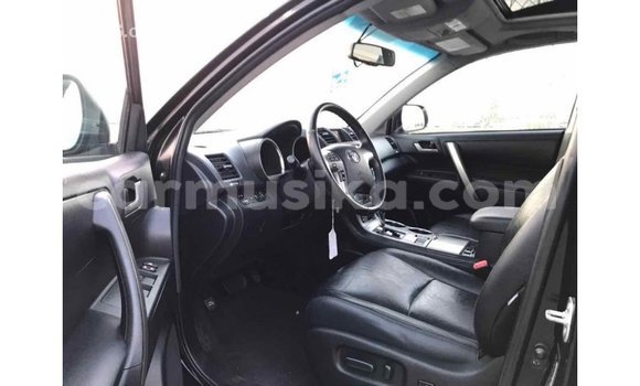 Tenga Imported Toyota Highlander Nhema Mota in Import - Dubai in Harare Tenga Imported Toyota Highlander Nhema Mota in Import - Dubai in Harare