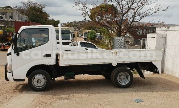 Buy Used Toyota Dyna White Truck in Beitbridge in Matabeleland South Buy Used Toyota Dyna White Truck in Beitbridge in Matabeleland South