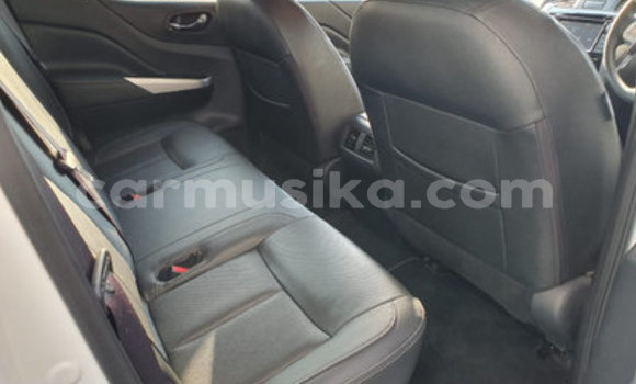 Acheter Occasion Voiture Nissan Navara Blanc à Beitbridge, Matabeleland South Acheter Occasion Voiture Nissan Navara Blanc à Beitbridge, Matabeleland South