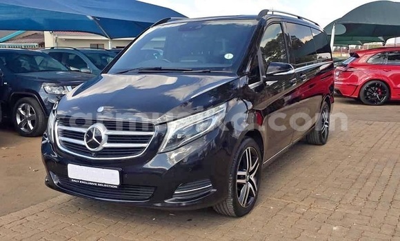 Tenga Tsaru Mercedes‒Benz V-klasse Nhema Mota in Beitbridge in Matabeleland South Tenga Tsaru Mercedes‒Benz V-klasse Nhema Mota in Beitbridge in Matabeleland South