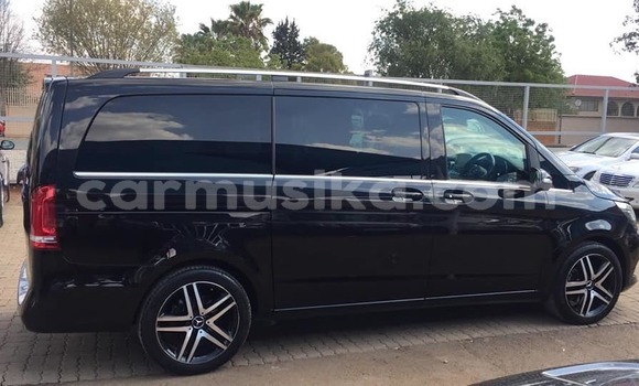 Tenga Tsaru Mercedes‒Benz V-klasse Nhema Mota in Beitbridge in Matabeleland South Tenga Tsaru Mercedes‒Benz V-klasse Nhema Mota in Beitbridge in Matabeleland South