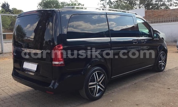 Tenga Tsaru Mercedes‒Benz V-klasse Nhema Mota in Beitbridge in Matabeleland South Tenga Tsaru Mercedes‒Benz V-klasse Nhema Mota in Beitbridge in Matabeleland South