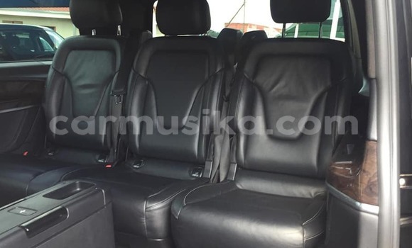 Tenga Tsaru Mercedes‒Benz V-klasse Nhema Mota in Beitbridge in Matabeleland South Tenga Tsaru Mercedes‒Benz V-klasse Nhema Mota in Beitbridge in Matabeleland South