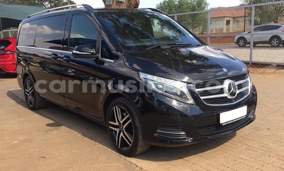 Tenga Tsaru Mercedes‒Benz V-klasse Nhema Mota in Beitbridge in Matabeleland South Tenga Tsaru Mercedes‒Benz V-klasse Nhema Mota in Beitbridge in Matabeleland South