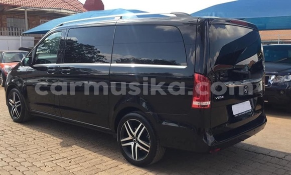 Tenga Tsaru Mercedes‒Benz V-klasse Nhema Mota in Beitbridge in Matabeleland South Tenga Tsaru Mercedes‒Benz V-klasse Nhema Mota in Beitbridge in Matabeleland South