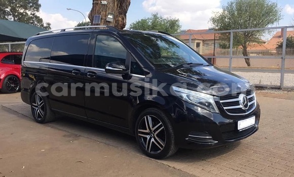 Tenga Tsaru Mercedes‒Benz V-klasse Nhema Mota in Beitbridge in Matabeleland South Tenga Tsaru Mercedes‒Benz V-klasse Nhema Mota in Beitbridge in Matabeleland South