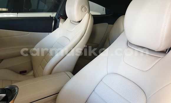 Tenga Tsaru Mercedes‒Benz C–Class Tsvuku Mota in Beitbridge in Matabeleland South Tenga Tsaru Mercedes‒Benz C–Class Tsvuku Mota in Beitbridge in Matabeleland South