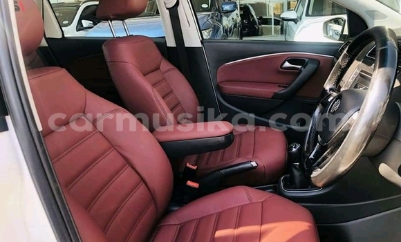 Nunua Ilio tumika Volkswagen Polo Nyeupe Gari ndani ya Beitbridge nchini Matabeleland Kusini Nunua Ilio tumika Volkswagen Polo Nyeupe Gari ndani ya Beitbridge nchini Matabeleland Kusini