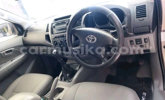 Tenga Tsaru Toyota Hilux Zvimwe Mota in Beitbridge in Matabeleland South Tenga Tsaru Toyota Hilux Zvimwe Mota in Beitbridge in Matabeleland South