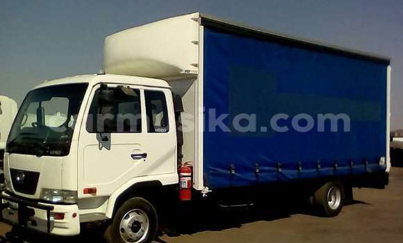 Acheter Occasion Utilitaire Nissan UD Blanc à Beitbridge, Matabeleland South Acheter Occasion Utilitaire Nissan UD Blanc à Beitbridge, Matabeleland South