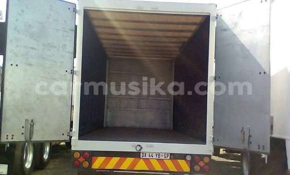 Acheter Occasion Utilitaire Nissan UD Blanc à Beitbridge, Matabeleland South Acheter Occasion Utilitaire Nissan UD Blanc à Beitbridge, Matabeleland South