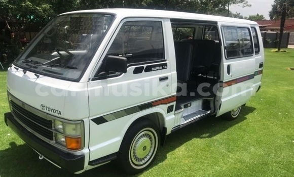 Acheter Occasion Voiture Toyota Hiace Blanc à Beitbridge, Matabeleland South Acheter Occasion Voiture Toyota Hiace Blanc à Beitbridge, Matabeleland South
