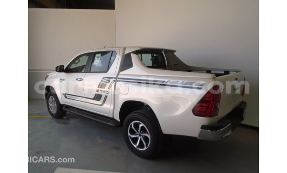 Acheter Import Voiture Toyota Hilux Blanc à Import - Dubai, Harare Acheter Import Voiture Toyota Hilux Blanc à Import - Dubai, Harare