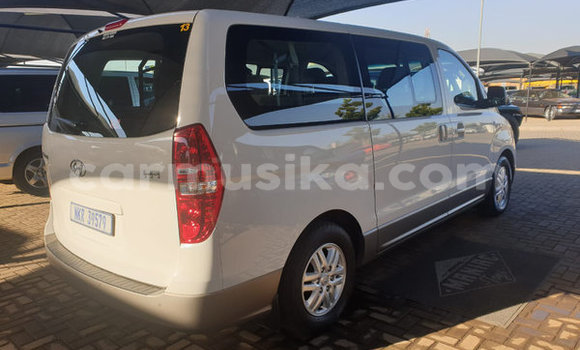 Acheter Occasion Voiture Hyundai H1 Blanc à Beitbridge, Matabeleland South Acheter Occasion Voiture Hyundai H1 Blanc à Beitbridge, Matabeleland South