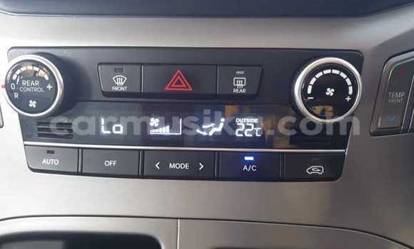 Acheter Occasion Voiture Hyundai H1 Blanc à Beitbridge, Matabeleland South Acheter Occasion Voiture Hyundai H1 Blanc à Beitbridge, Matabeleland South