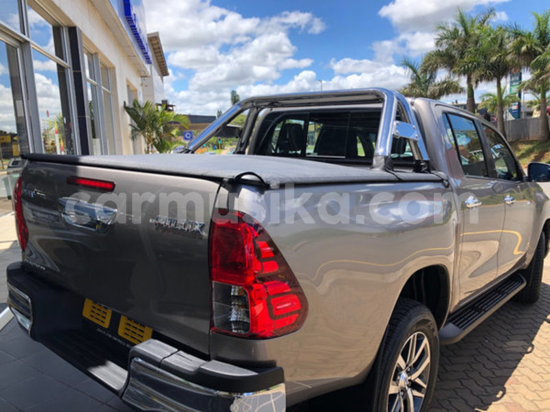 Big with watermark toyota hilux matabeleland south beitbridge 7926