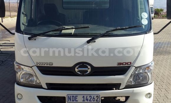 Acheter Occasion Utilitaire Hino 300 Series Blanc à Beitbridge, Matabeleland South Acheter Occasion Utilitaire Hino 300 Series Blanc à Beitbridge, Matabeleland South