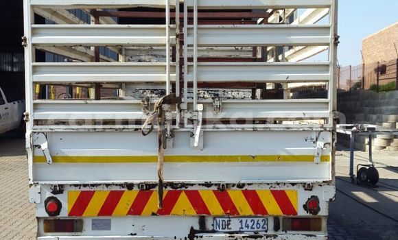 Acheter Occasion Utilitaire Hino 300 Series Blanc à Beitbridge, Matabeleland South Acheter Occasion Utilitaire Hino 300 Series Blanc à Beitbridge, Matabeleland South