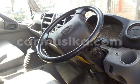 Acheter Occasion Utilitaire Hino 300 Series Blanc à Beitbridge, Matabeleland South Acheter Occasion Utilitaire Hino 300 Series Blanc à Beitbridge, Matabeleland South