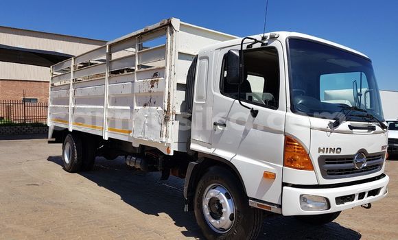 Acheter Occasion Utilitaire Hino 300 Series Blanc à Beitbridge, Matabeleland South Acheter Occasion Utilitaire Hino 300 Series Blanc à Beitbridge, Matabeleland South
