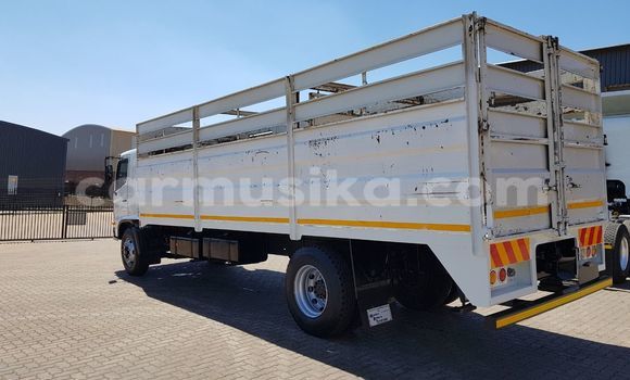 Acheter Occasion Utilitaire Hino 300 Series Blanc à Beitbridge, Matabeleland South Acheter Occasion Utilitaire Hino 300 Series Blanc à Beitbridge, Matabeleland South