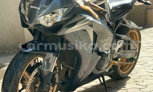 Buy Used Honda CBR Black Bike in Willowvale in Harare Buy Used Honda CBR Black Bike in Willowvale in Harare