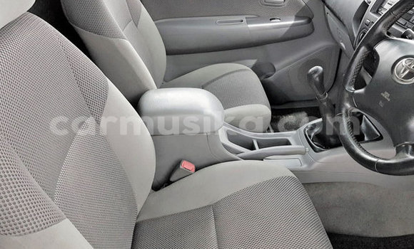 Buy Used Toyota Hilux White Car in Beitbridge in Matabeleland South Buy Used Toyota Hilux White Car in Beitbridge in Matabeleland South