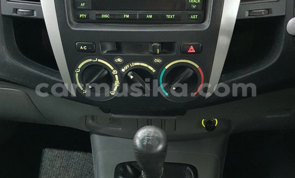 Buy Used Toyota Hilux White Car in Beitbridge in Matabeleland South Buy Used Toyota Hilux White Car in Beitbridge in Matabeleland South