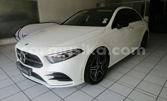 Acheter Occasion Voiture Mercedes‒Benz AMG GLC Blanc à Beitbridge, Matabeleland South Acheter Occasion Voiture Mercedes‒Benz AMG GLC Blanc à Beitbridge, Matabeleland South