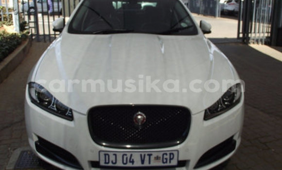 Nunua Ilio tumika Jaguar XFR Nyeupe Gari ndani ya Beitbridge nchini Matabeleland Kusini