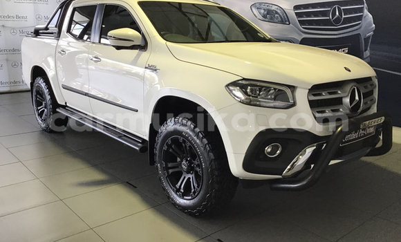 Buy Used Mercedes‒Benz C–Class White Car in Beitbridge in Matabeleland South Buy Used Mercedes‒Benz C–Class White Car in Beitbridge in Matabeleland South