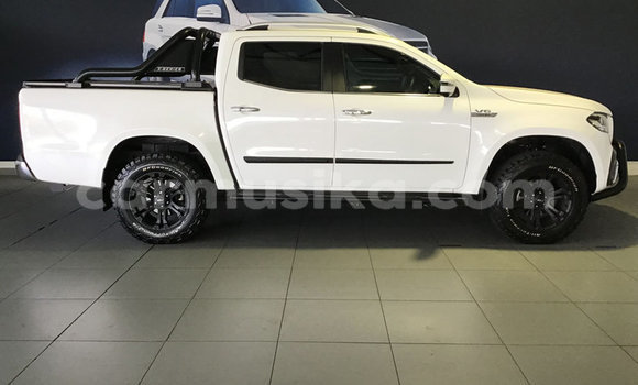 Buy Used Mercedes‒Benz C–Class White Car in Beitbridge in Matabeleland South Buy Used Mercedes‒Benz C–Class White Car in Beitbridge in Matabeleland South