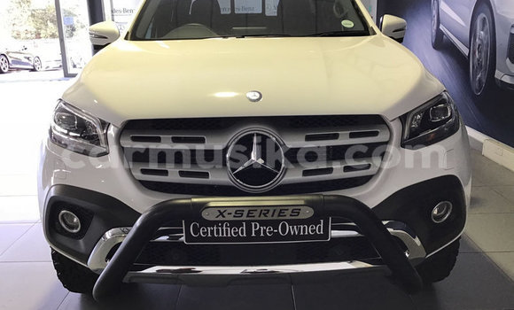 Buy Used Mercedes‒Benz C–Class White Car in Beitbridge in Matabeleland South Buy Used Mercedes‒Benz C–Class White Car in Beitbridge in Matabeleland South