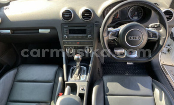 Acheter Occasion Voiture Audi RS3 Blanc à Beitbridge, Matabeleland South Acheter Occasion Voiture Audi RS3 Blanc à Beitbridge, Matabeleland South