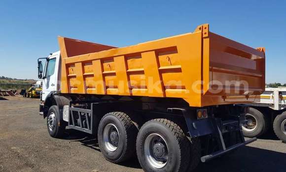Tenga Tsaru Mercedes‒Benz Tipper Zvimwe Rori in Beitbridge in Matabeleland South Tenga Tsaru Mercedes‒Benz Tipper Zvimwe Rori in Beitbridge in Matabeleland South