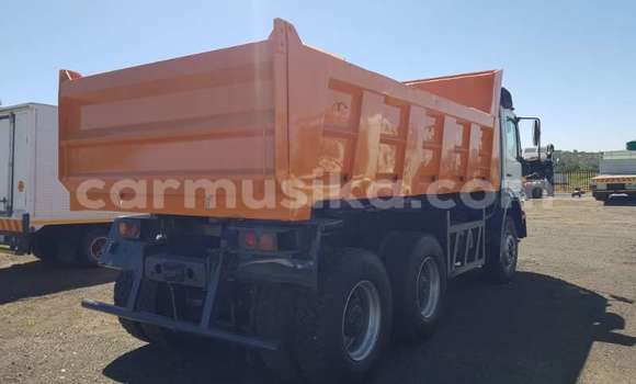 Tenga Tsaru Mercedes‒Benz Tipper Zvimwe Rori in Beitbridge in Matabeleland South Tenga Tsaru Mercedes‒Benz Tipper Zvimwe Rori in Beitbridge in Matabeleland South