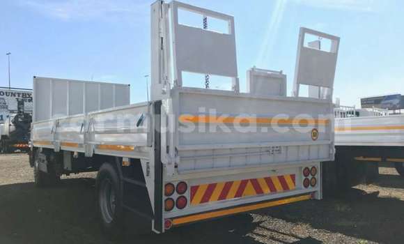 Buy Import Mercedes‒Benz Tipper White Truck in Beitbridge in Matabeleland South Buy Import Mercedes‒Benz Tipper White Truck in Beitbridge in Matabeleland South