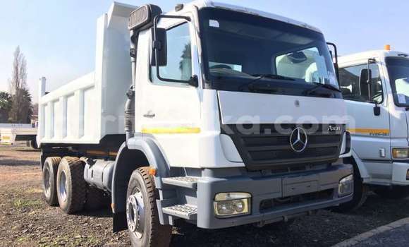 Buy Used Mercedes‒Benz Tipper White Truck in Beitbridge in Matabeleland South Buy Used Mercedes‒Benz Tipper White Truck in Beitbridge in Matabeleland South